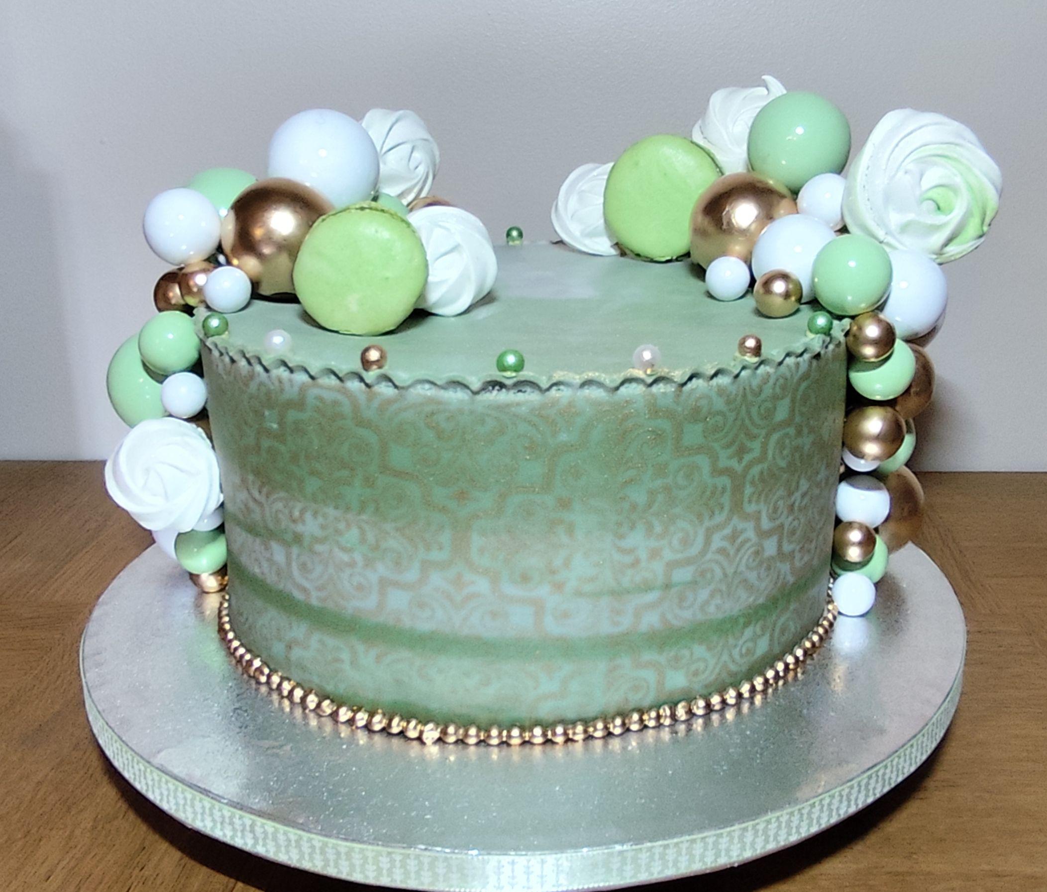 Gateau anniversaire macarons